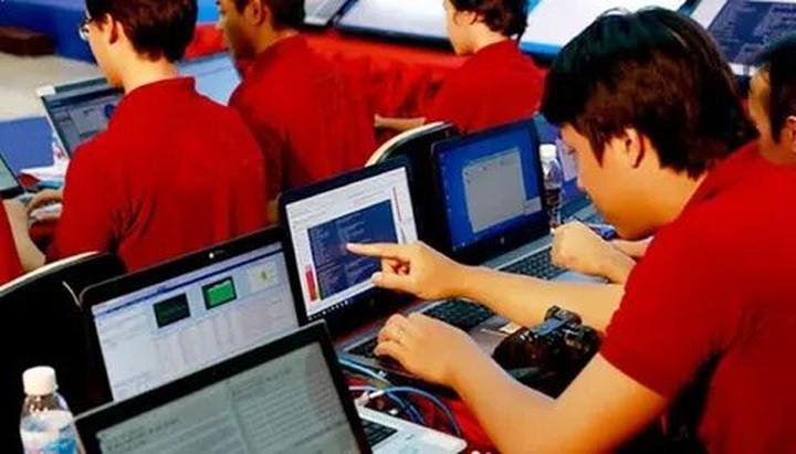 Hotspot Matrix: Biến Phương Oanh diện set đồ 50 thành cơ hội marketing đột phá